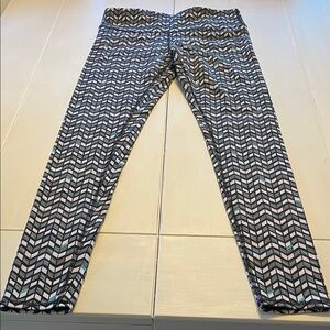 ALO/super cute patterned leggings/Med/white black aqua/good condition